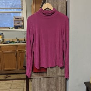 Berry pink/purple turtleneck shirt